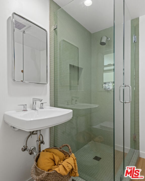 Building Photo - 6202 Frondosa Dr