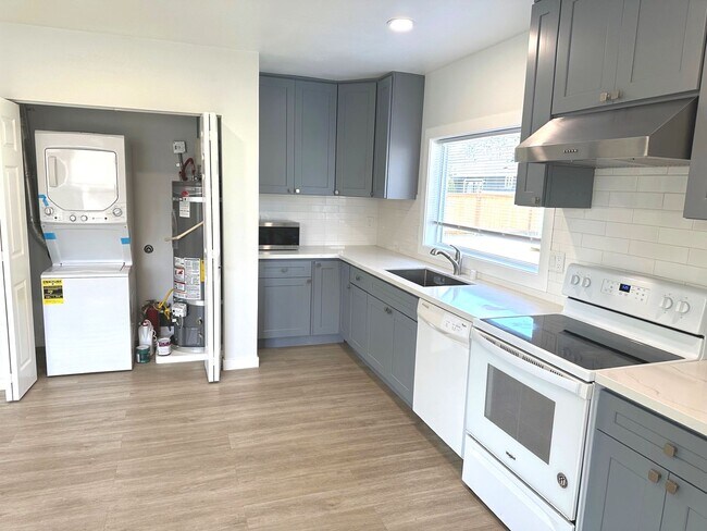 Building Photo - 47006a