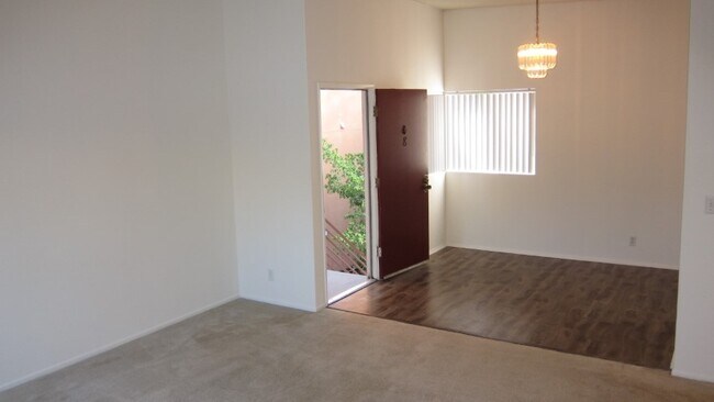 Building Photo - 10380 Almayo Ave