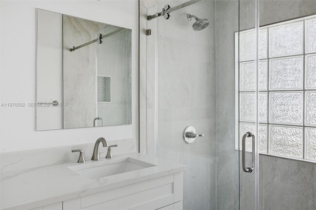 Building Photo - 922 Falling Water Rd