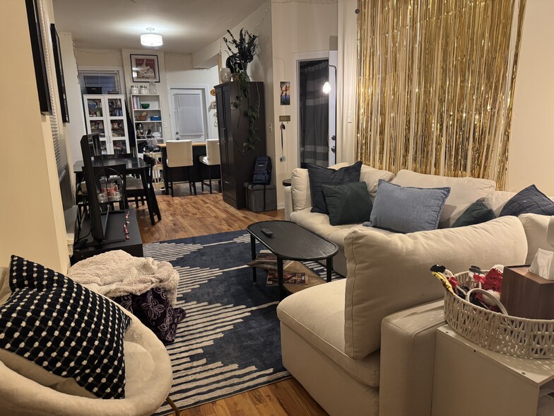 Building Photo - 2614 N Racine Ave