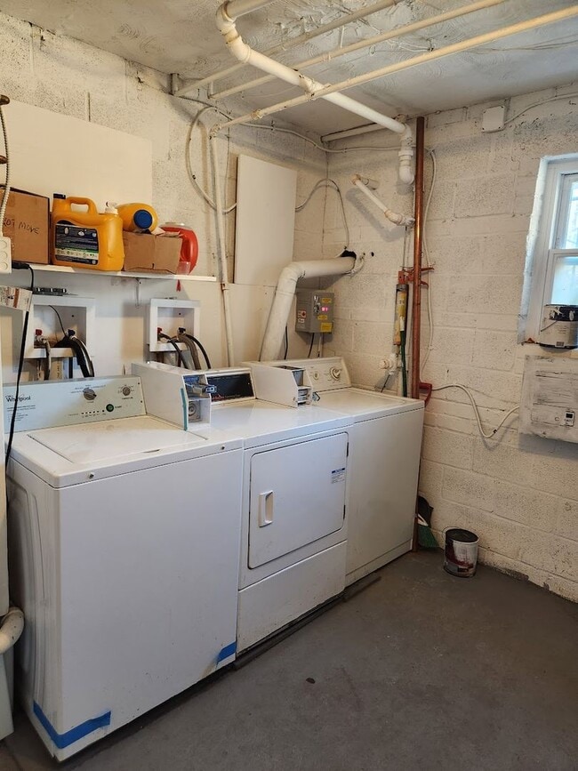 Building Photo - Houston Court