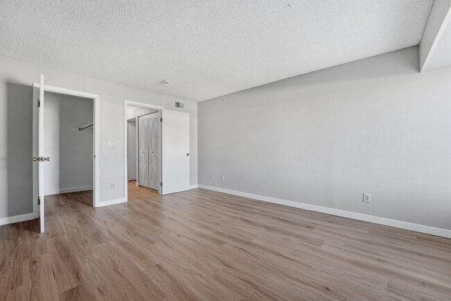 Building Photo - Updated 2 bed / 1 bath home in Lakewood!