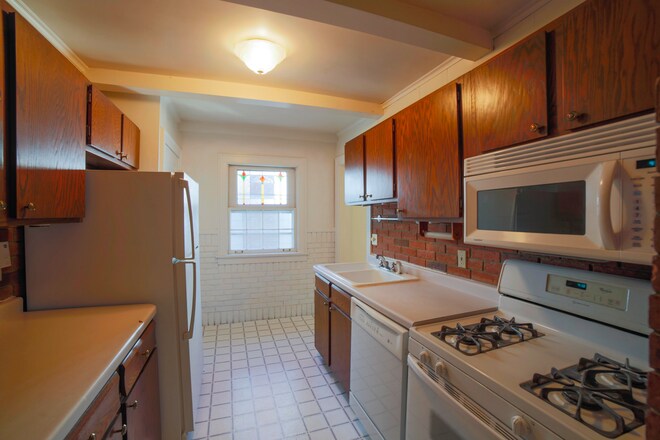 Kitchen - 1849 Saint Clair Ave