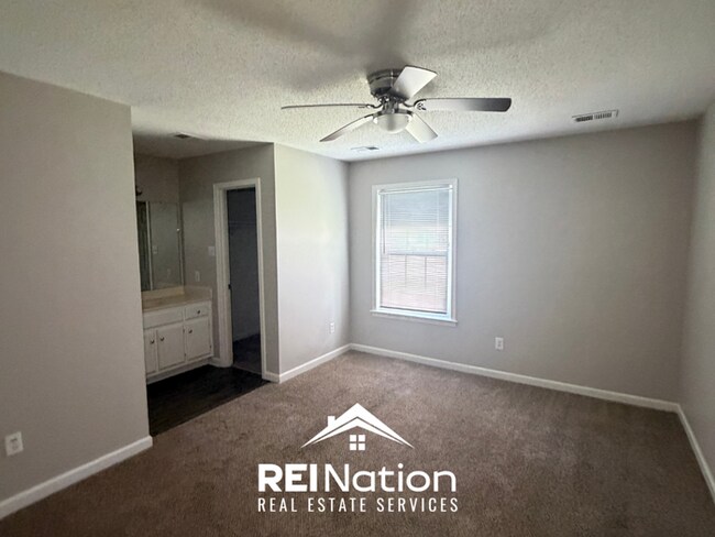Building Photo - Move-In Ready 3BR/2BA Home in 38133 - Hardwood Floors & Great Storage