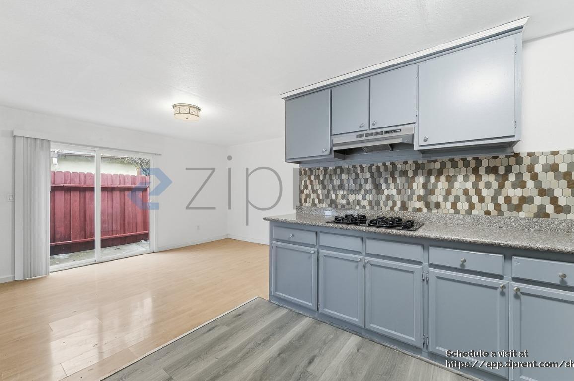 Building Photo - 1657 Knickerbocker Dr