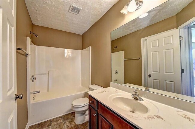 Building Photo - 670 Roxford Ln NE