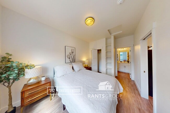 Building Photo - Furnished Corporate 1 Bed! Easy I5 Access!