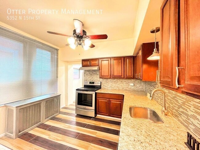 Building Photo - 5352 N 15th St