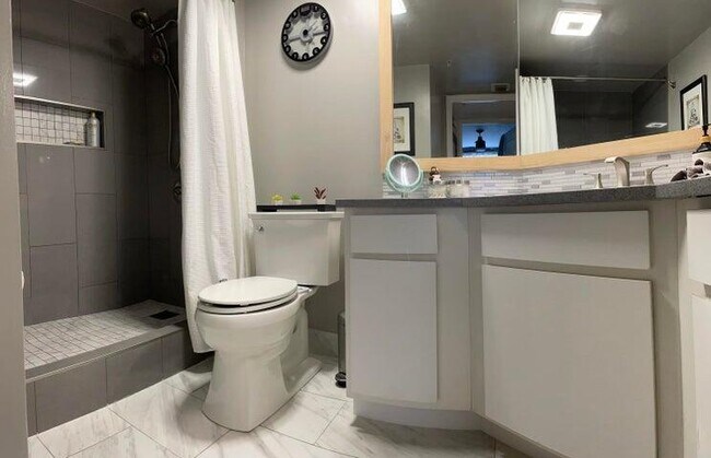 Building Photo - 1200 Scotia Dr