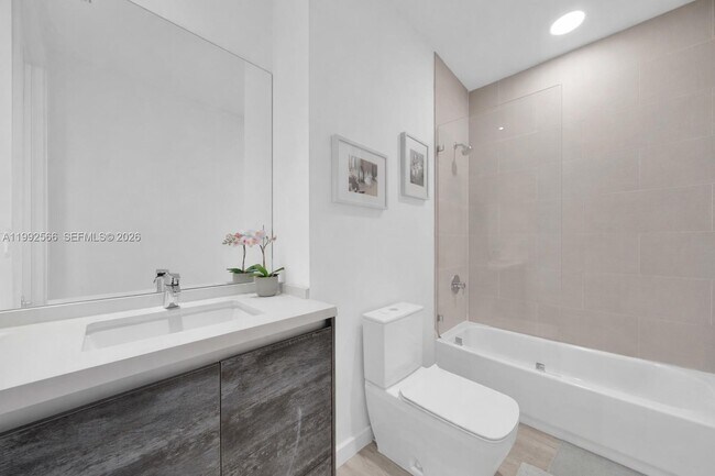 Building Photo - 3156 SW 27th Ave