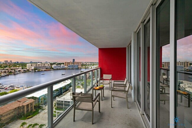 Building Photo - 2602 E Hallandale Beach Blvd