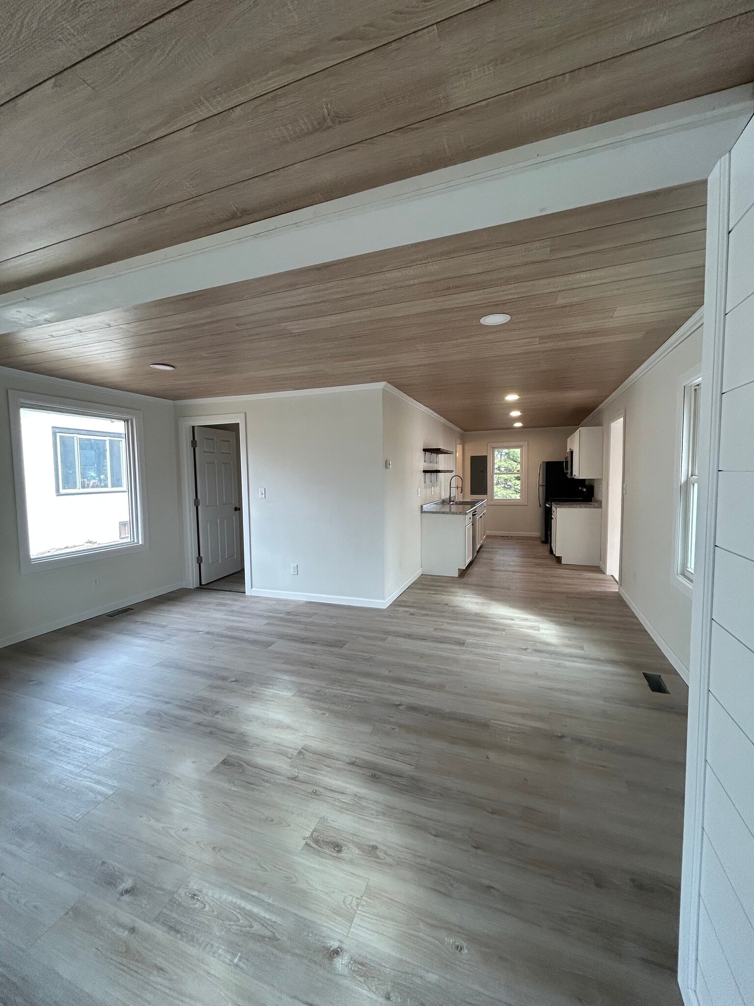 Building Photo - 1012 E 5th Ave