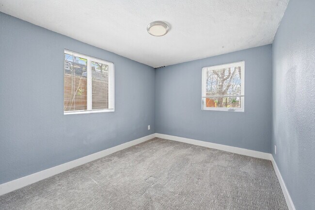 Building Photo - $2,820.95 with $300 off the first month's rent, 4 Beds - 2 Bath, Single Family Home in Denver wit...