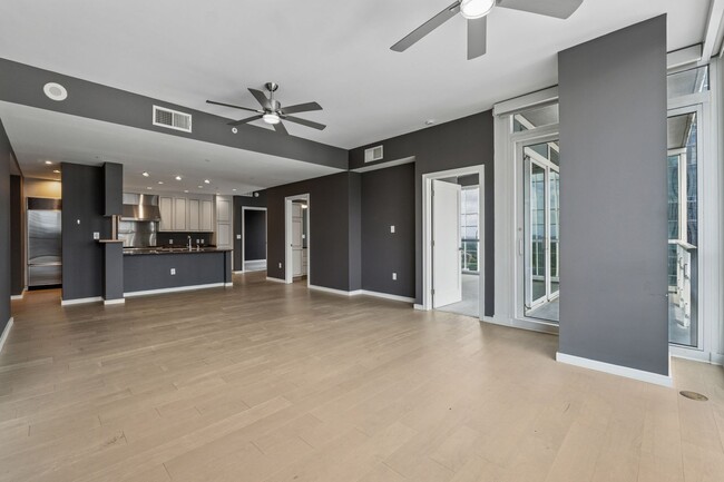 Building Photo - Luxury Living in Buckhead!