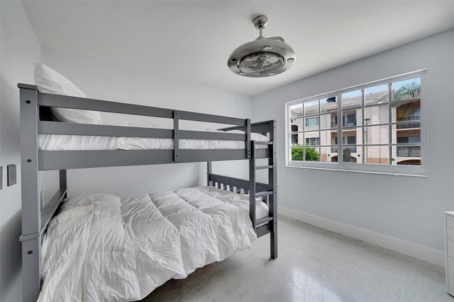 Building Photo - 2021 SE 10th Ave