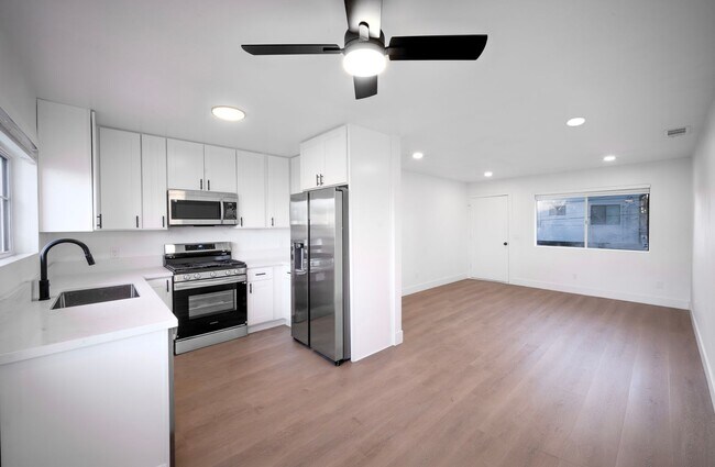 Building Photo - Brand New, Never-Lived-In 2BR/1BA Apartment in Clairemont — Fully Remodeled