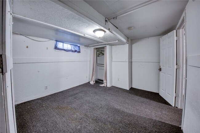 Building Photo - 354 Ophelia St