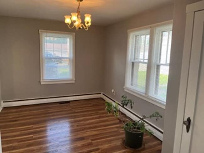 Building Photo - 2 Bedroom House in Troy with Washer/Dryer Hookups and Storage Basement!!