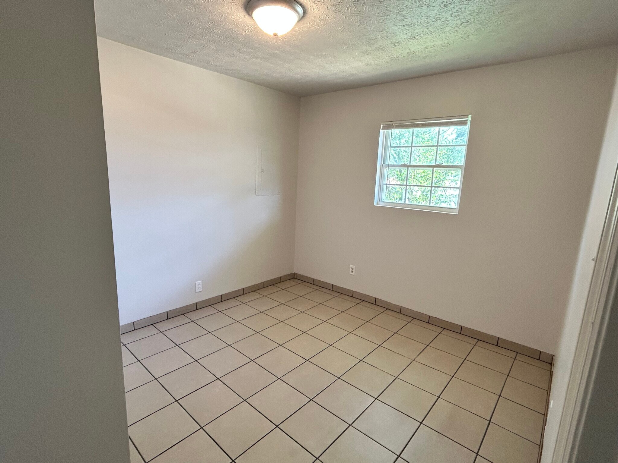 Building Photo - 2420 Webster Ct