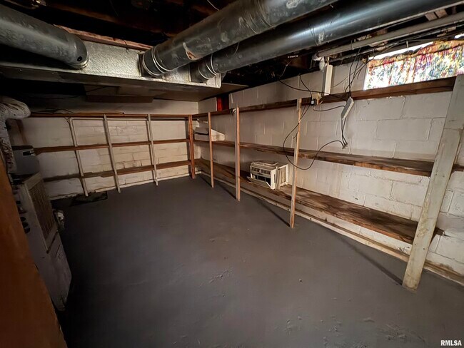 Building Photo - 2214 W Tripp Ave