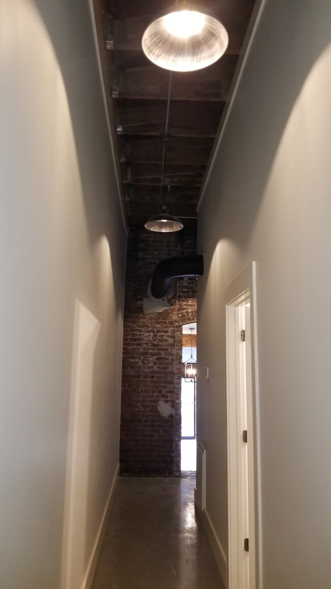 Building Photo - 503 Main St S