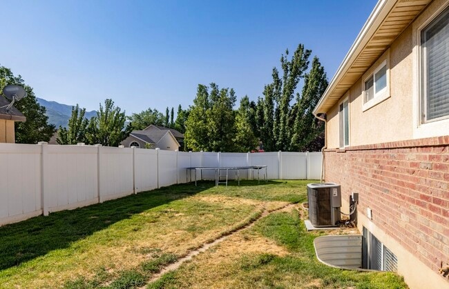 Building Photo - 7544 S 2020 E