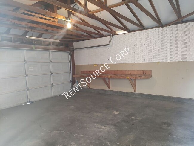 Building Photo - 1820 Calico Dr