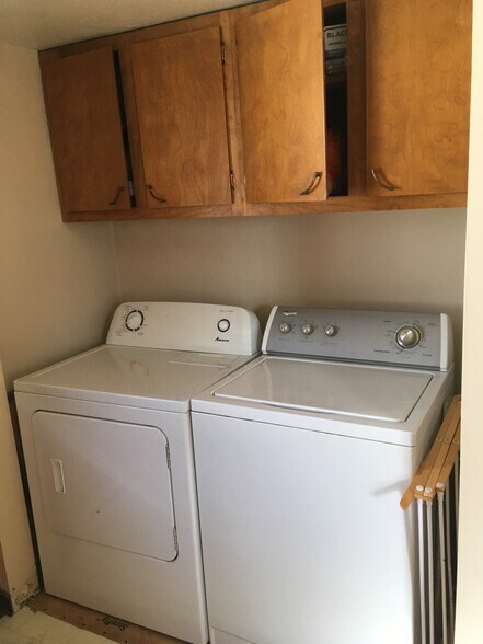 Washer/Dryer - 921 8th Ave