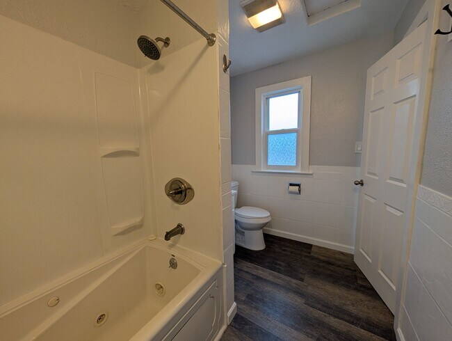 Building Photo - 2 bedroom 1 bath home