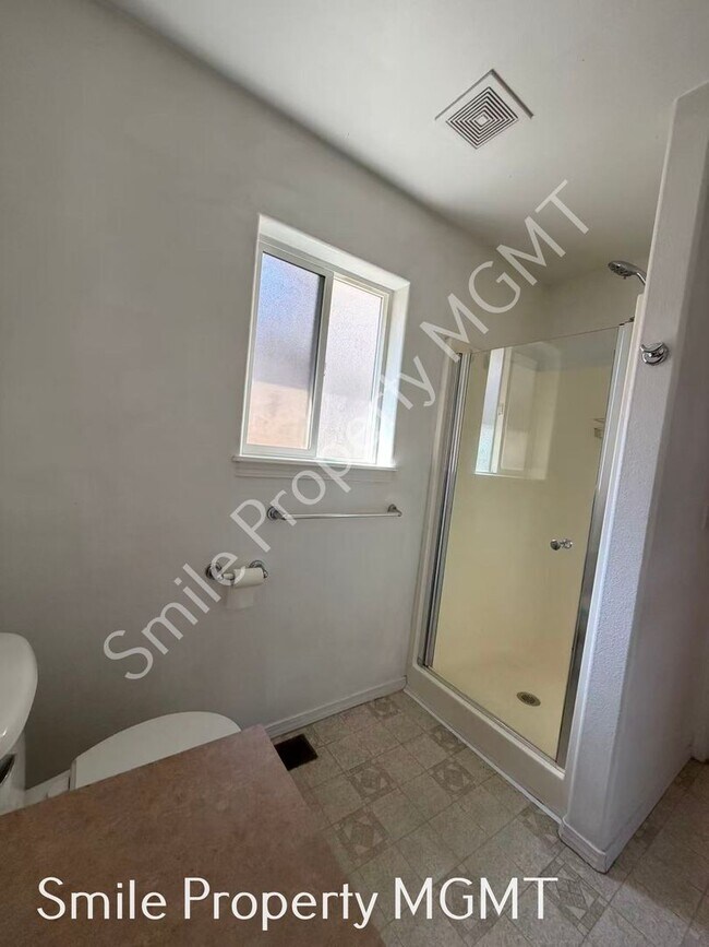 Building Photo - 963 Rodan Ave SE
