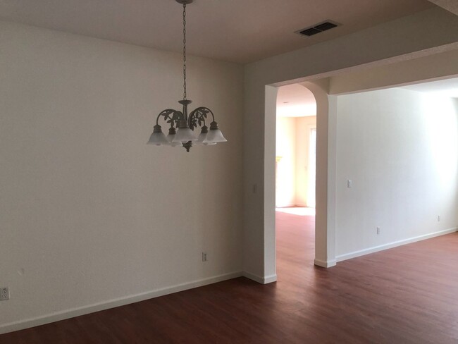 Building Photo - Spacious Folsom Parkway Home Near Park wit...