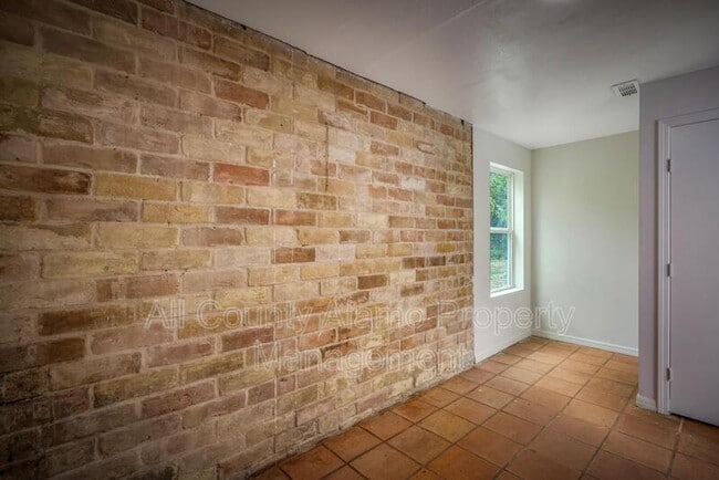 Building Photo - 211 Beechwood Ln