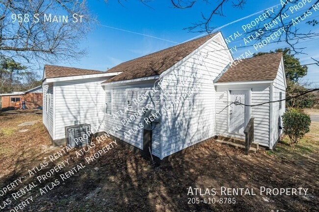 Building Photo - 958 S Main St