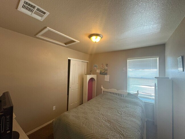 Building Photo - HOME FOR RENT IN ANTHONY TEXAS