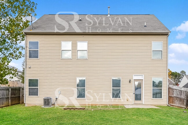 Building Photo - Lease today! No extra charge for contentment and relaxation!