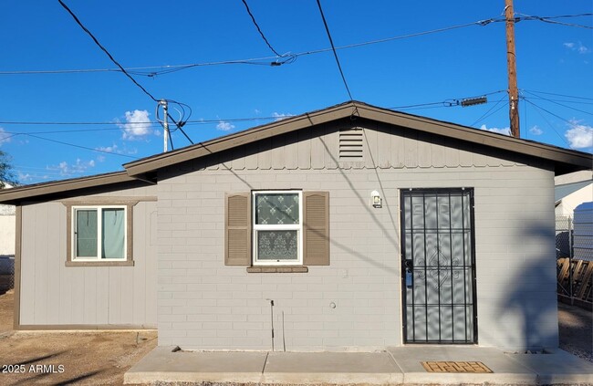 Building Photo - 574 S Park St