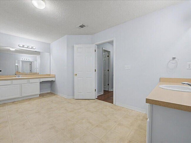 Building Photo - 3063 Border Creek Dr