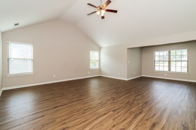 Building Photo - 212 Cleburne Pl