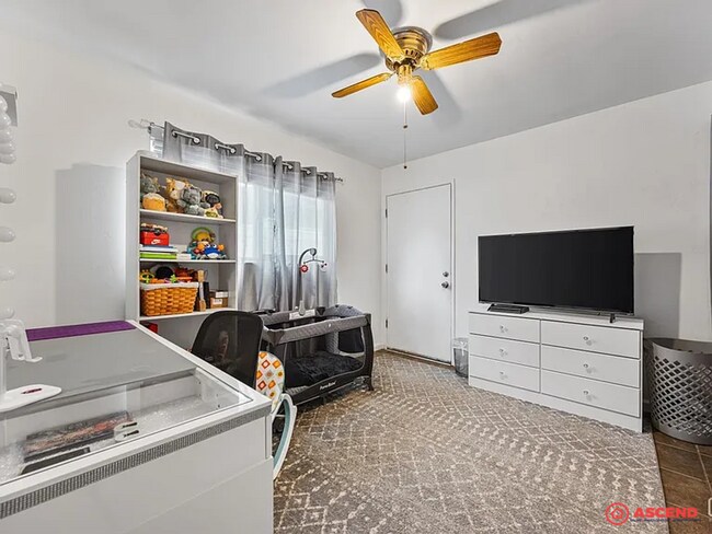 Building Photo - Pet-Friendly 3 Bed, 2 Bath Near Bakersfiel...