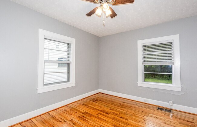 Building Photo - Cozy 2BD/2BTH in South Knoxville