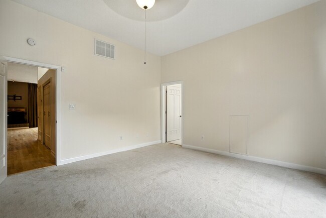 Building Photo - 696 Mowbray Arch