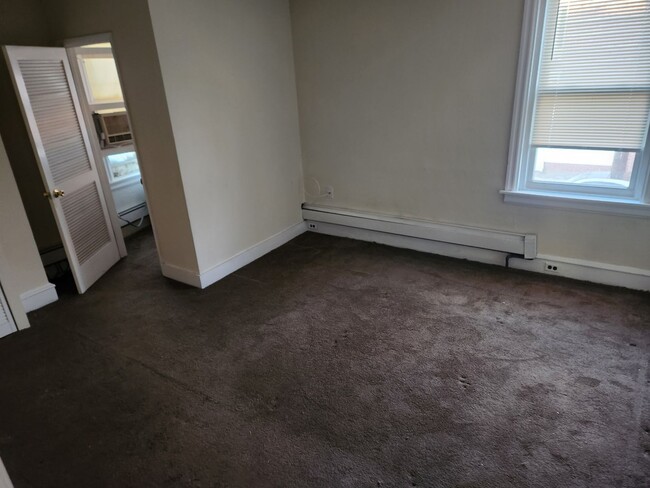 Building Photo - Spacious 2-bedroom apartment in Little Italy