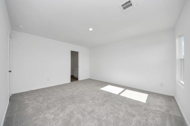 Building Photo - 25524 Roy Rogers Rd