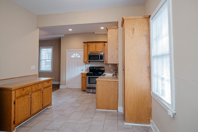 Building Photo - Renovated 2 Bed 2 Bath Charleston Victorian Home