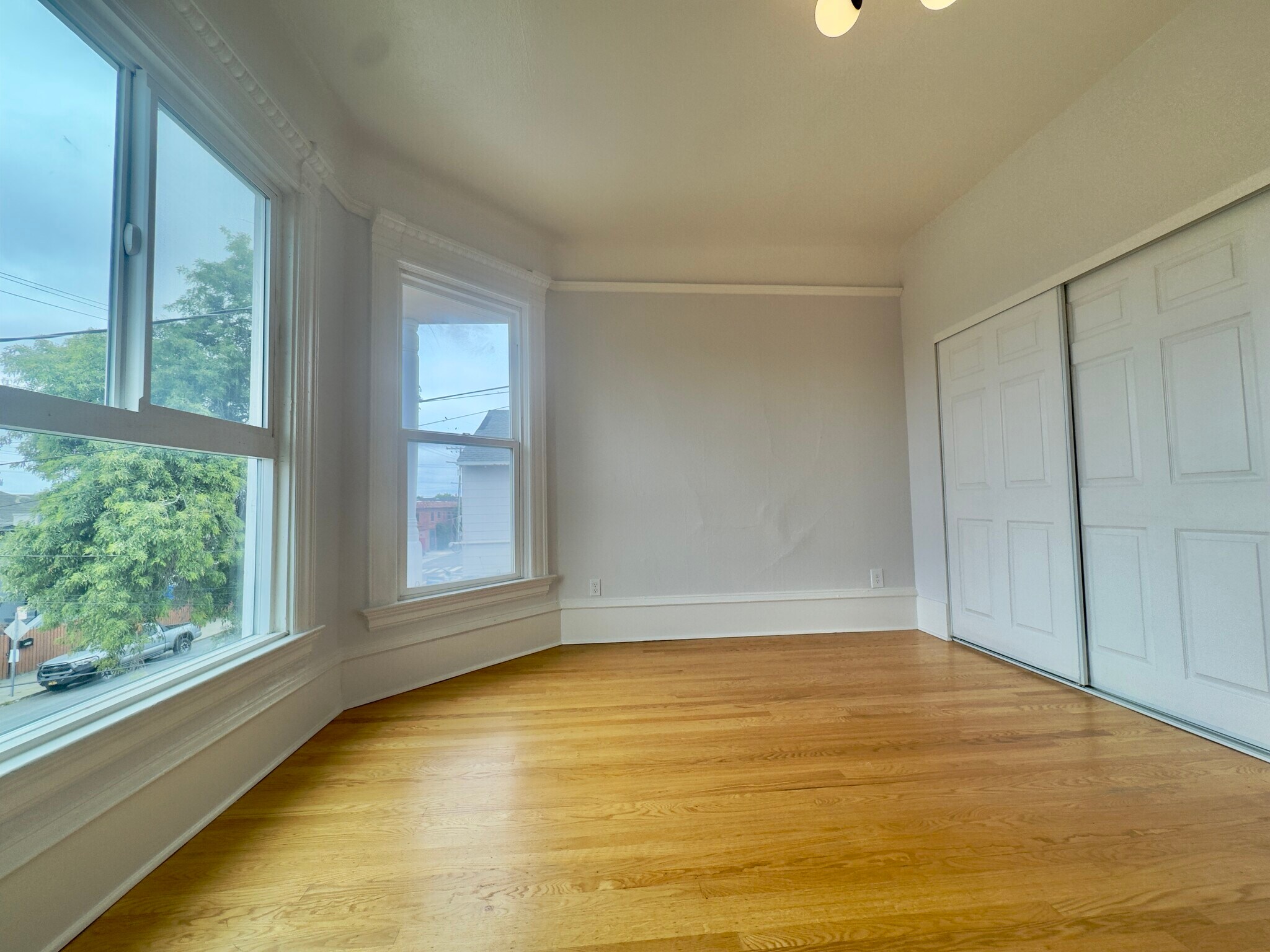 Building Photo - 716 37th St