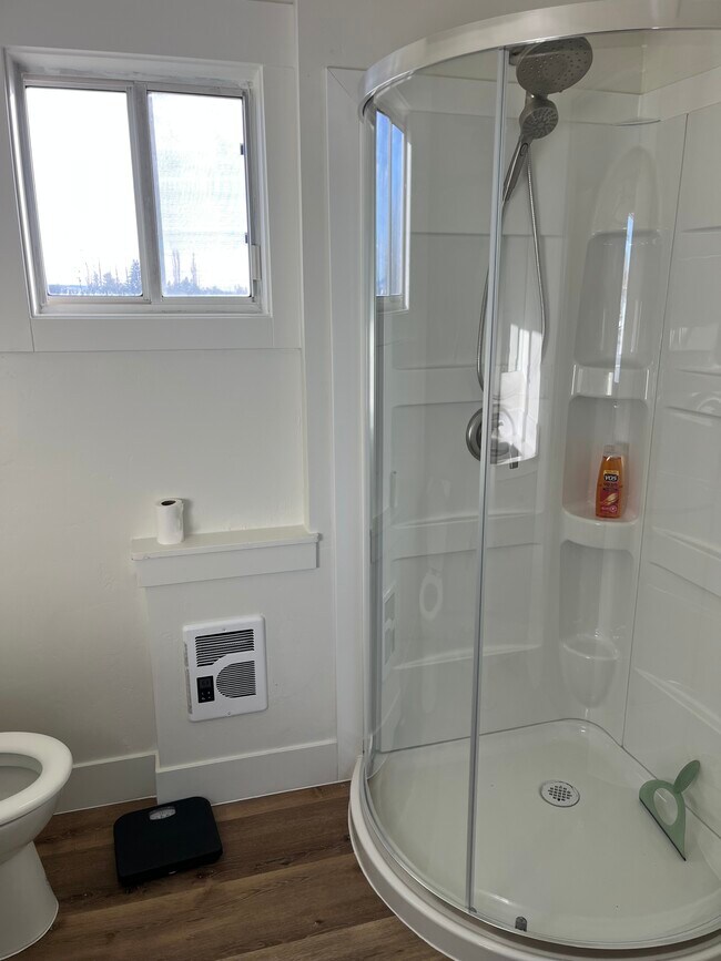 Building Photo - 725 Sand Creek Rd