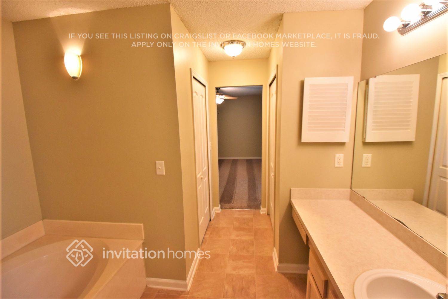 Building Photo - 13509 Las Brisas Way N