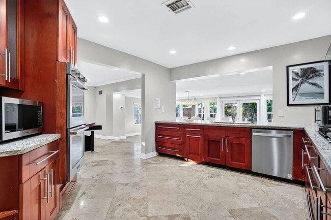 Building Photo - 2423 NE 202nd St