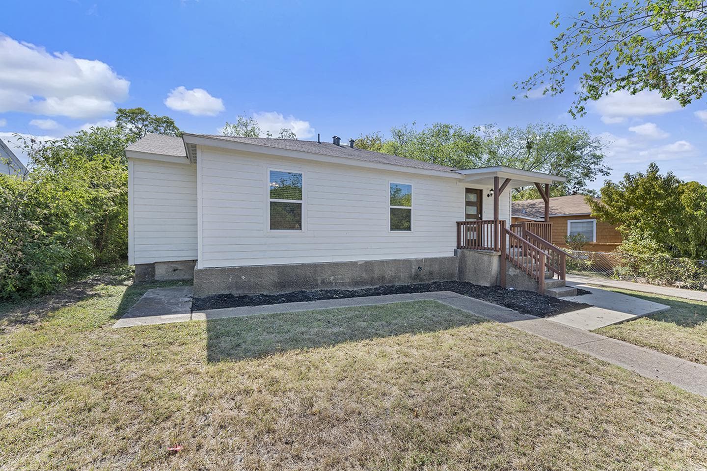 Building Photo - Light & modern Oak Cliff home by Martin Weiss Park